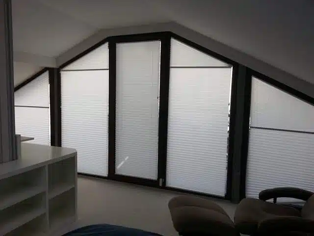 Çatı Katı Eğimli Cam Pilise Perde