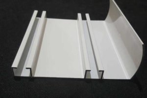 Beyaz Fırın Boyalı Alınlıklı Alüminyum Korniş